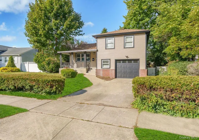 Photo 2 of Single family home for sale at 20 Ford Dr S, Oyster Bay, NY 11758 | MLS# 1062199 | Listing updated on 2026-10-28