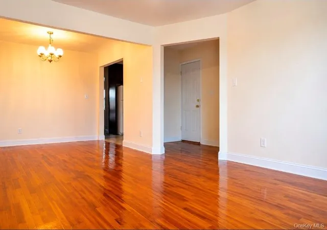 Photo 4 of House for sale at 2890 E 195th Street, New York, NY 10461 | MLS# 1062260 | Listing updated on 2026-10-15