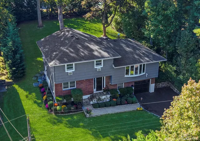 Photo 1 of Single family home for sale at 15 Tanglewood Rd, Scarsdale, NY 10583 | MLS# 1062434 | Listing updated on 2026-10-29