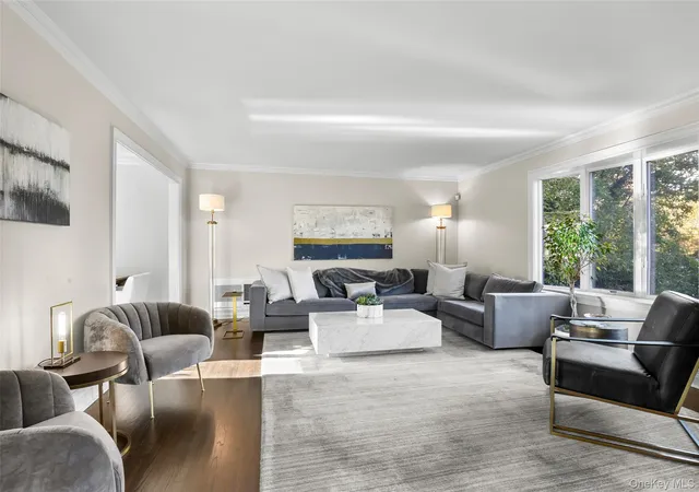 Photo 4 of Single family home for sale at 15 Tanglewood Rd, Scarsdale, NY 10583 | MLS# 1062434 | Listing updated on 2026-10-29