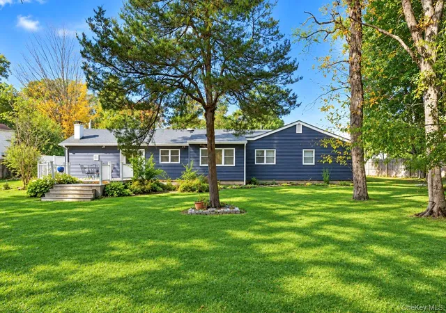 Photo 2 of Single family home for sale at 7 Thomas St, Brookhaven, NY 11727 | MLS# 1062444 | Listing updated on 2026-10-30