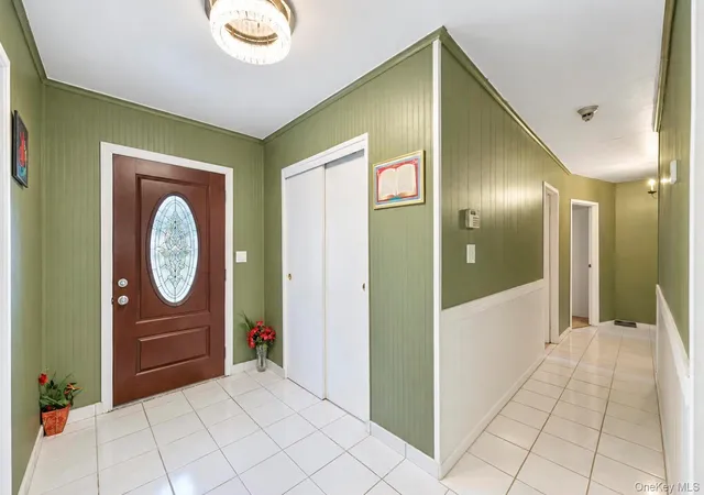 Photo 3 of Single family home for sale at 7 Thomas St, Brookhaven, NY 11727 | MLS# 1062444 | Listing updated on 2026-10-30