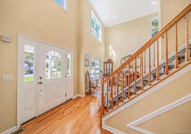 Photo 3 of Single family home for sale at 40 Bloomington St, Brookhaven, NY 11763 | MLS# 1062609 | Listing updated on 2026-10-27