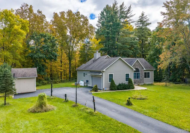 Photo 4 of Single family home for sale at 576 Burlingham Rd, Mamakating, NY 12721 | MLS# 1062668 | Listing updated on 2026-10-21