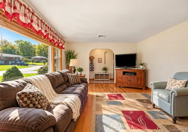 Photo 2 of Single family home for sale at 8 Mark St, New Windsor, NY 12553 | MLS# 1062672 | Listing updated on 2026-10-28