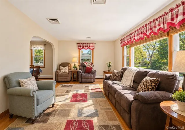 Photo 3 of Single family home for sale at 8 Mark St, New Windsor, NY 12553 | MLS# 1062672 | Listing updated on 2026-10-28