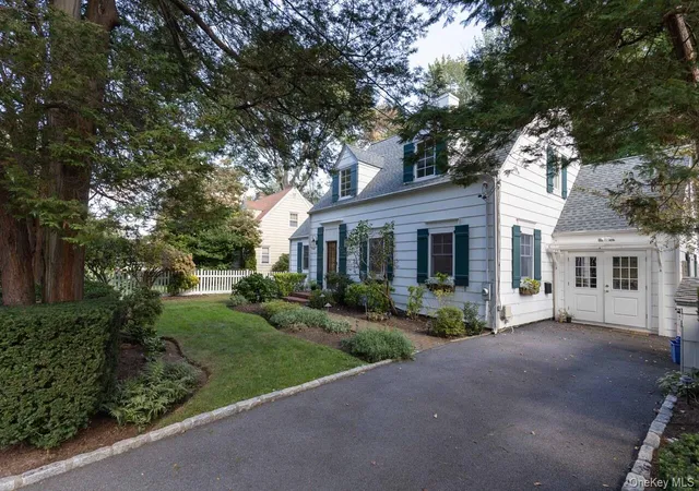 Photo 2 of Single family home for sale at 7 Knollwood Dr, Rye Brook, NY 10573 | MLS# 1062682 | Listing updated on 2026-10-22
