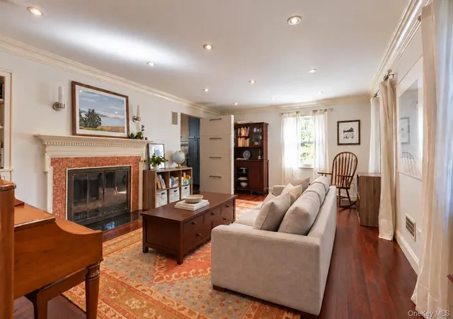 Photo 3 of Single family home for sale at 7 Knollwood Dr, Rye Brook, NY 10573 | MLS# 1062682 | Listing updated on 2026-10-22