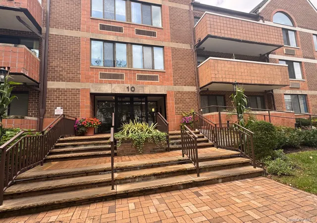 Photo 1 of Condo for sale at 10 Canterbury Rd #1B, North Hempstead, NY 11021 | MLS# 1062696 | Listing updated on 2026-10-25
