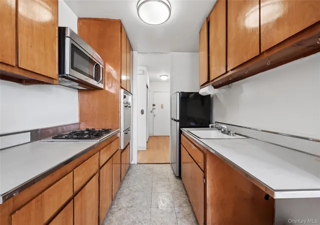 Photo 3 of House for sale at 880 Boynton Ave #9A, New York, NY 10473 | MLS# 1062705 | Listing updated on 2026-10-19