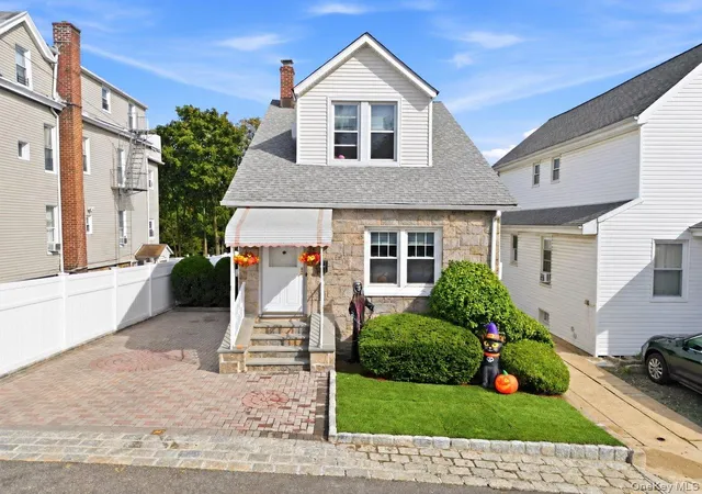 Photo 1 of Single family home for sale at 221 Edgewood Ave, Yonkers, NY 10704 | MLS# 1062709 | Listing updated on 2026-10-17