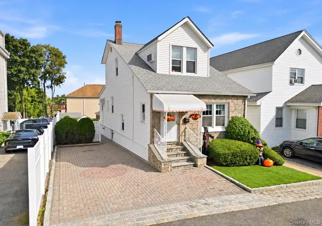 Photo 3 of Single family home for sale at 221 Edgewood Ave, Yonkers, NY 10704 | MLS# 1062709 | Listing updated on 2026-10-17
