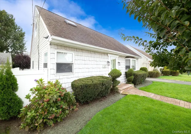 Photo 3 of Single family home for sale at 48 Teneyck Ave, Hempstead, NY 11580 | MLS# 1062834 | Listing updated on 2026-10-19
