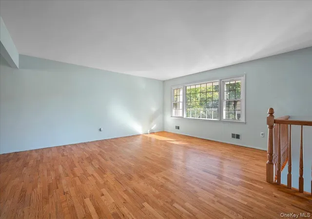 Photo 4 of Single family home for sale at 1 Daisy Ct, Clarkstown, NY 10954 | MLS# 1062867 | Listing updated on 2026-10-20