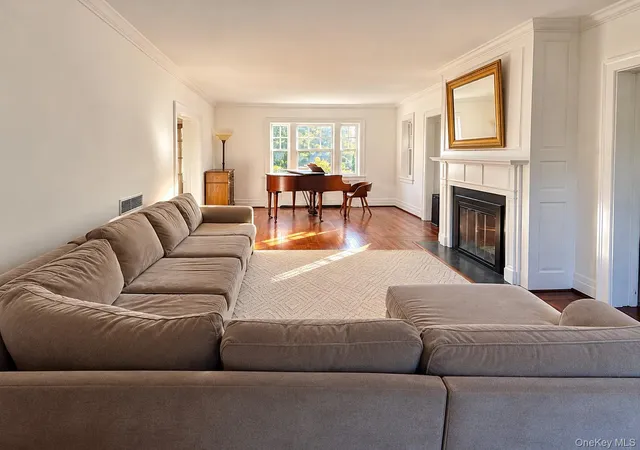 Photo 3 of Single family home for sale at 219 White Plains Rd, Eastchester, NY 10707 | MLS# 1062870 | Listing updated on 2026-10-24