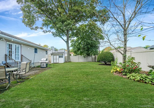 Photo 4 of Single family home for sale at 11 Langdon St, Islip, NY 11751 | MLS# 1062884 | Listing updated on 2026-10-25
