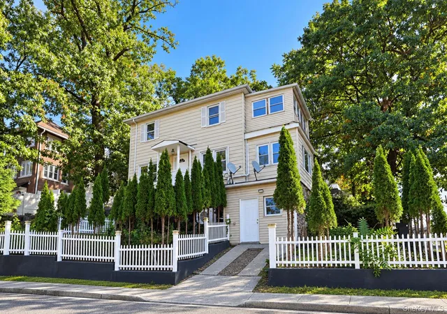 Photo 1 of Single family home for sale at 125 Caryl Ave, Yonkers, NY 10705 | MLS# 1062967 | Listing updated on 2026-10-17