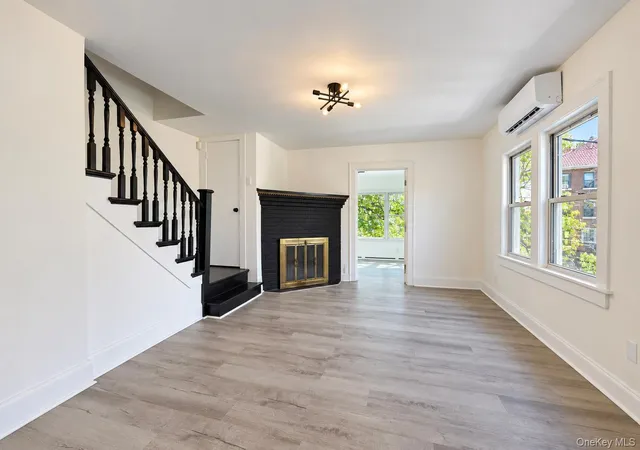 Photo 3 of Single family home for sale at 125 Caryl Ave, Yonkers, NY 10705 | MLS# 1062967 | Listing updated on 2026-10-17
