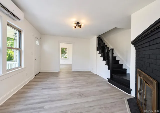 Photo 3 of Single family home for sale at 125 Caryl Ave, Yonkers, NY 10705 | MLS# 1062967 | Listing updated on 2026-10-17