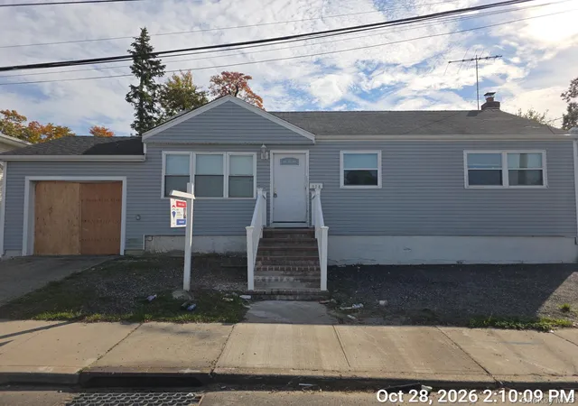 Photo 1 of Single family home for sale at 918 Sunrise Hwy, Babylon, NY 11704 | MLS# 1062993 | Listing updated on 2026-10-29