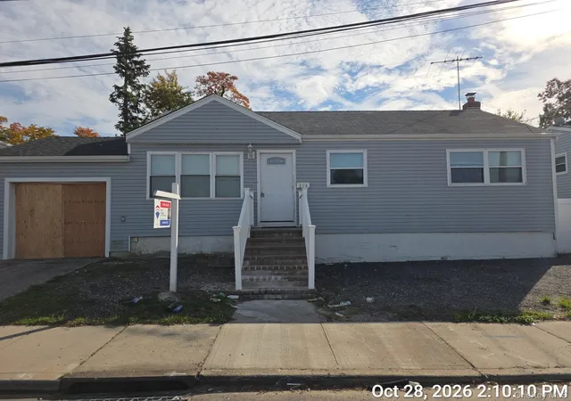Photo 1 of Single family home for sale at 918 Sunrise Hwy, Babylon, NY 11704 | MLS# 1062993 | Listing updated on 2026-10-29