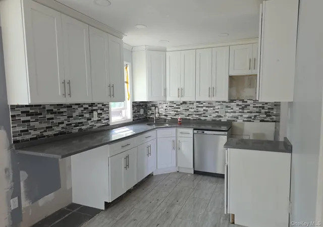 Photo 4 of Single family home for sale at 918 Sunrise Hwy, Babylon, NY 11704 | MLS# 1062993 | Listing updated on 2026-10-29