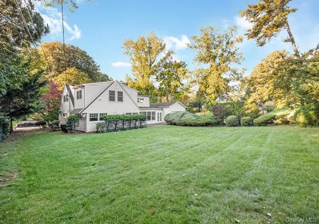 Photo 4 of Single family home for sale at 19 Strawberry Ln, North Hempstead, NY 11577 | MLS# 1063024 | Listing updated on 2026-10-20