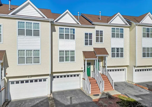 Photo 2 of Single family home for sale at 86 Woodlake Dr, Middletown, NY 10940 | MLS# 1063045 | Listing updated on 2026-10-17