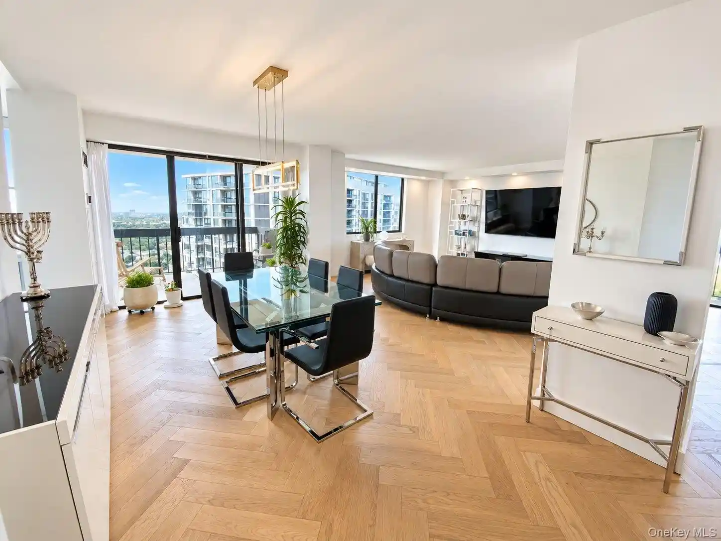 Listing Photo 2 - Condo for sale in 27110 Grand Central Pkwy located at 27110 Grand Central Pkwy, New York, NY 11550 - Unit #31N