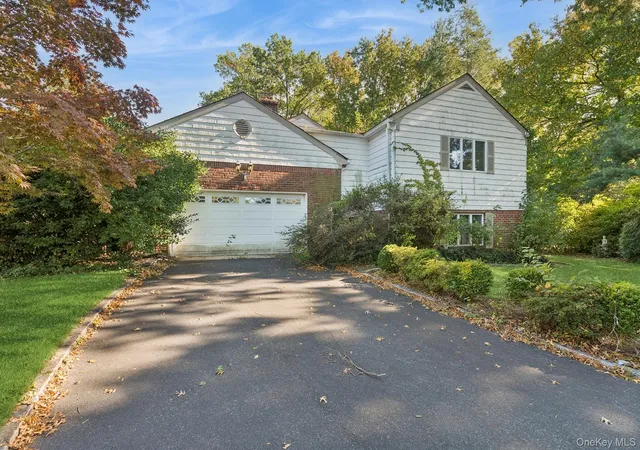 Photo 3 of Single family home for sale at 124 Whistler Rd, North Hempstead, NY 11030 | MLS# 1063096 | Listing updated on 2026-10-28