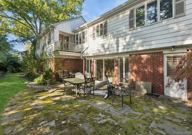 Photo 4 of Single family home for sale at 124 Whistler Rd, North Hempstead, NY 11030 | MLS# 1063096 | Listing updated on 2026-10-28