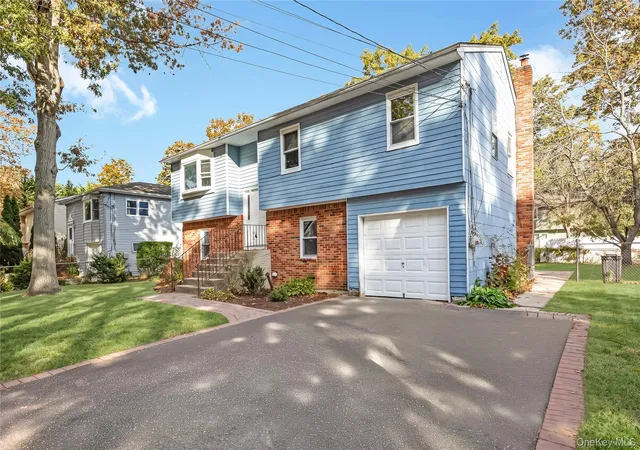 Photo 2 of Single family home for sale at 31 Depew St, Huntington, NY 11743 | MLS# 1063109 | Listing updated on 2026-10-29