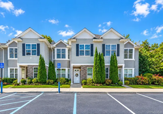Condo for sale at 138 Maya Cir, Islip, NY 11722 | MLS# 1063111