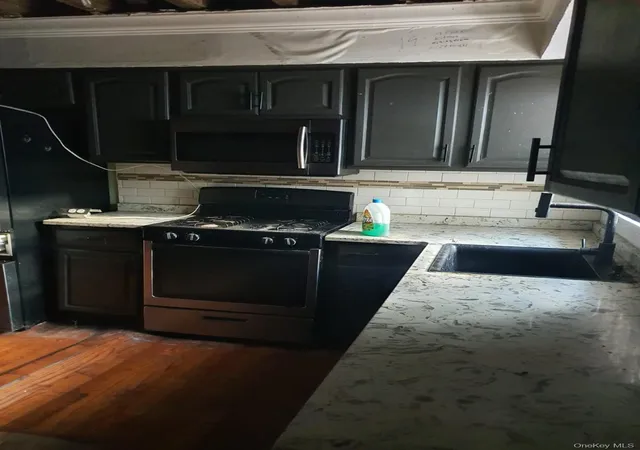 Photo 3 of Single family home for sale at 3341 Eastchester Rd NE, New York, NY 10469 | MLS# 1063112 | Listing updated on 2026-10-25