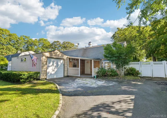 Photo 2 of Single family home for sale at 3 Reydon Way, Brookhaven, NY 11738 | MLS# 1063120 | Listing updated on 2026-10-18