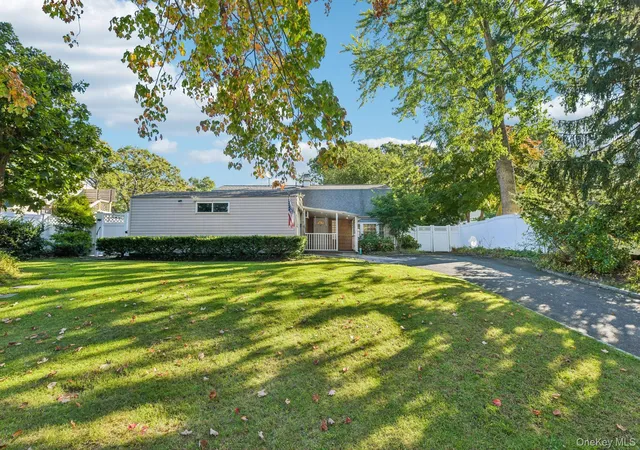 Photo 4 of Single family home for sale at 3 Reydon Way, Brookhaven, NY 11738 | MLS# 1063120 | Listing updated on 2026-10-18