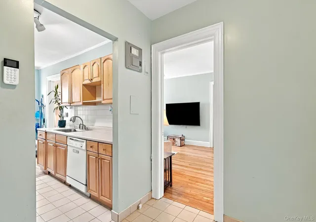 Photo 3 of House for sale at 23 Old Mamaroneck Rd #4K, White Plains, NY 10605 | MLS# 1063124 | Listing updated on 2026-10-22