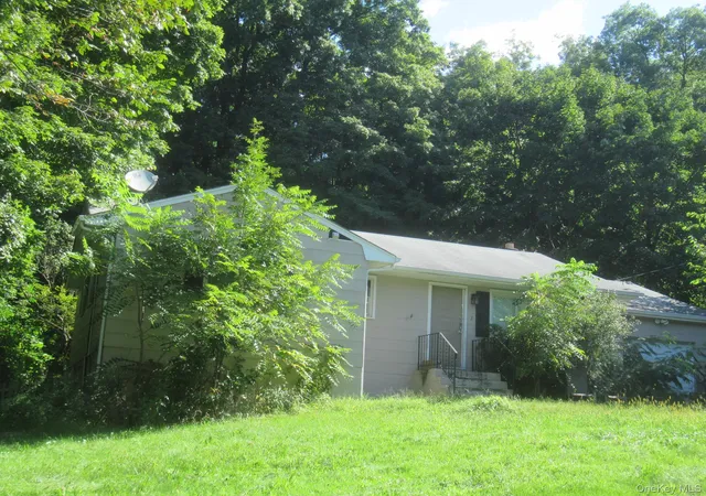 Photo 2 of Single family home for sale at 7 Merriewold Ln S, Monroe, NY 10950 | MLS# 1063200 | Listing updated on 2026-10-17