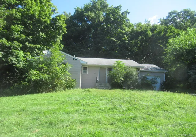Photo 3 of Single family home for sale at 7 Merriewold Ln S, Monroe, NY 10950 | MLS# 1063200 | Listing updated on 2026-10-17