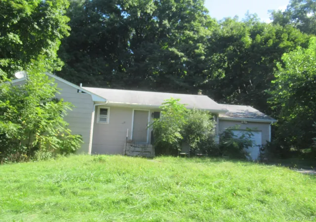 Photo 4 of Single family home for sale at 7 Merriewold Ln S, Monroe, NY 10950 | MLS# 1063200 | Listing updated on 2026-10-17