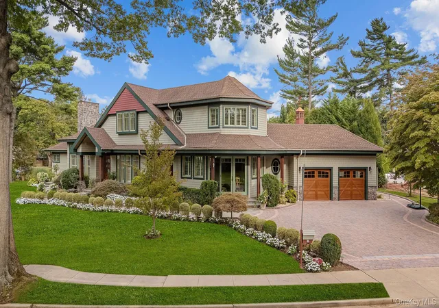 Photo 4 of Single family home for sale at 67 Shepherd Ln, North Hempstead, NY 11577 | MLS# 1063365 | Listing updated on 2026-10-28