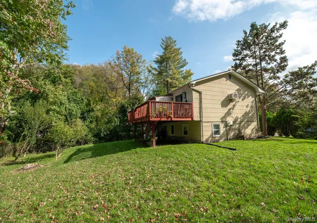 Photo 4 of Single family home for sale at 10 Connecticut Ct, Clarkstown, NY 10989 | MLS# 1063373 | Listing updated on 2026-10-21