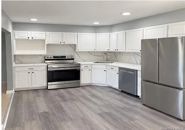 Photo 4 of Single family home for sale at 2909 Falcon Ave, Brookhaven, NY 11763 | MLS# 1063411 | Listing updated on 2026-10-29