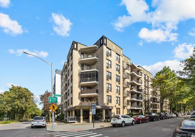 Condo for sale at 1874 Pelham Pkwy S #2R, New York, NY 10461 | MLS# 1063421