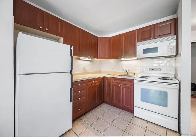 Photo 3 of Condo for sale at 115 Dehaven Dr #306, Yonkers, NY 10703 | MLS# 1063424 | Listing updated on 2026-10-27