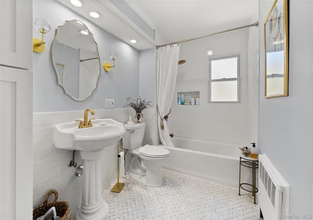 Photo 4 of Single family home for sale at 3 Lewis Cir, Babylon, NY 11702 | MLS# 1063427 | Listing updated on 2026-10-18