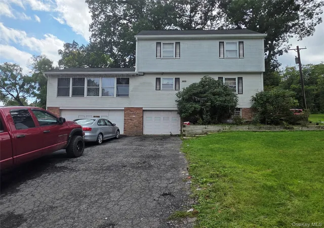 Photo 3 of Single family home for sale at 1 Dogwood Dr, Woodbury, NY 10917 | MLS# 1063434 | Listing updated on 2026-10-17