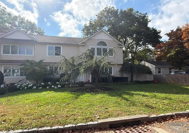 Photo 2 of Single family home for sale at 27 Wabil Rd, Miller Place, NY 11764 | MLS# 1063504 | Listing updated on 2026-10-17