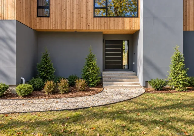 Photo 3 of Single family home for sale at 28 Mclain St, Bedford, NY 10549 | MLS# 1063512 | Listing updated on 2026-10-21
