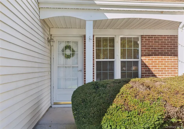 Photo 3 of Condo for sale at 194 Haddon Holw Ct, Middle Island, NY 11953 | MLS# 1063518 | Listing updated on 2026-10-21